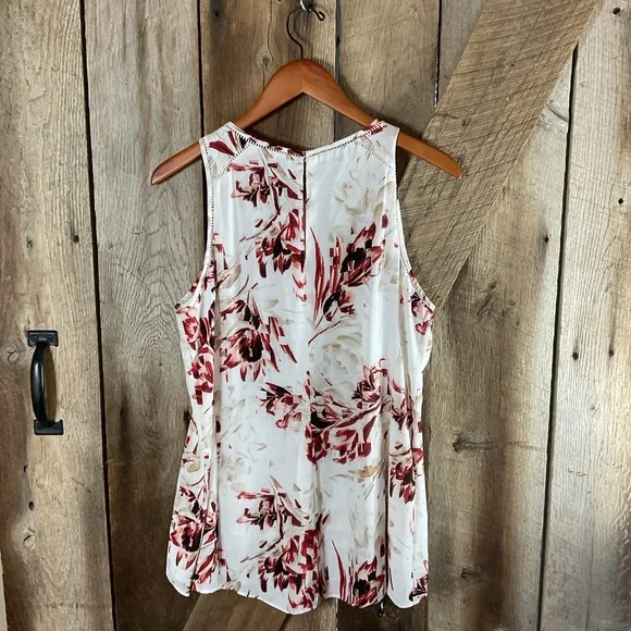 White House Black Market High Neck Floral Sleeveless Hi Lo Top Size M-NWT - Picture 4 of 4